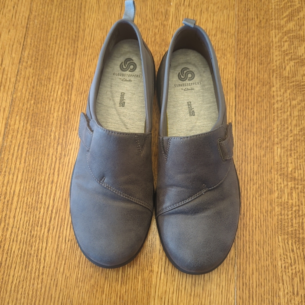 Cloudsteppers Clarks Soft Cushion Grey Loafers Hook & Loop Closure Women's 9.5M - Picture 3 of 10